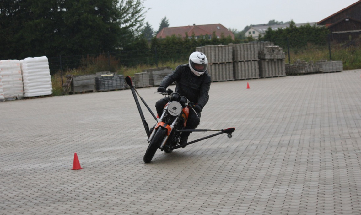 assets/images/activities/motorrad-schraeglagentraining-celle/1280_0003_IMG_5009-1150x686x90.jpg