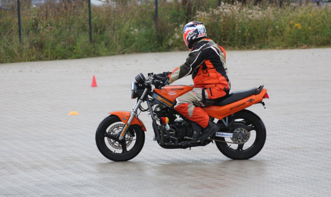 assets/images/activities/motorrad-schraeglagentraining-celle/1280_0004_IMG_4141-1150x686x90.jpg
