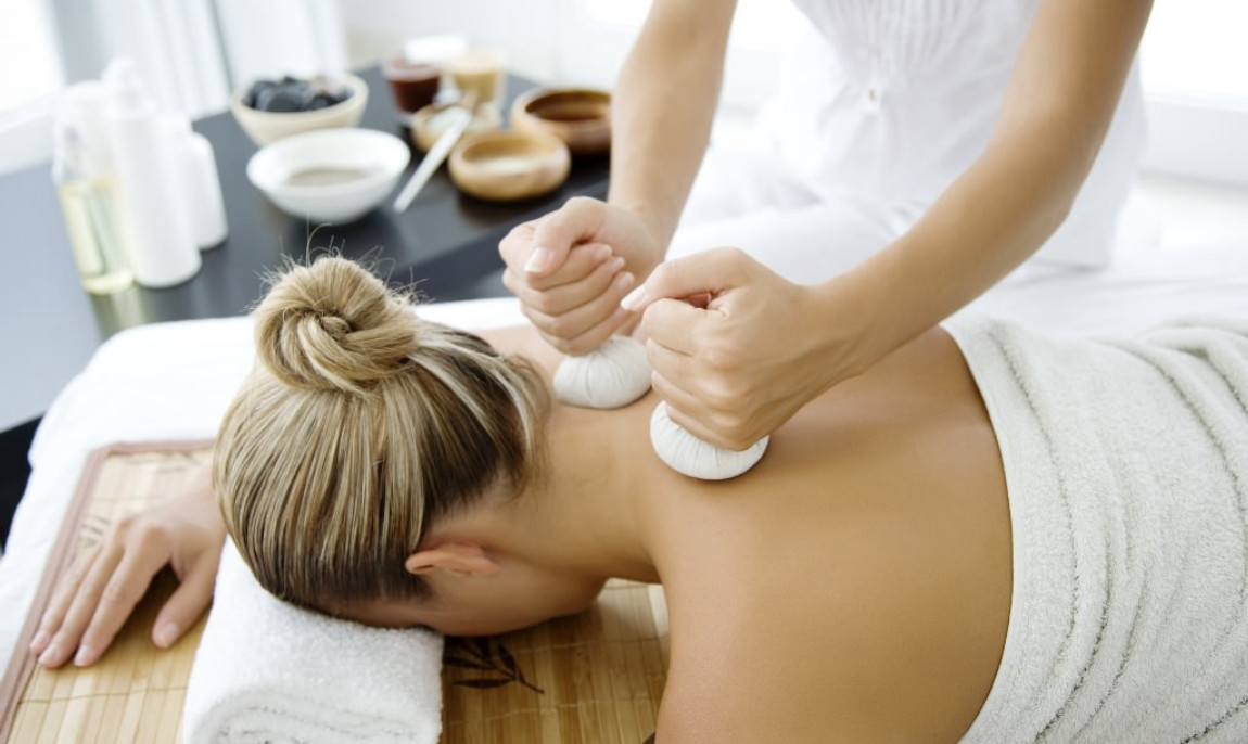 assets/images/activities/muenchen-kraeuterstempel-massage/Fotolia_9638715_Subscription_L-1150x686x90.jpg