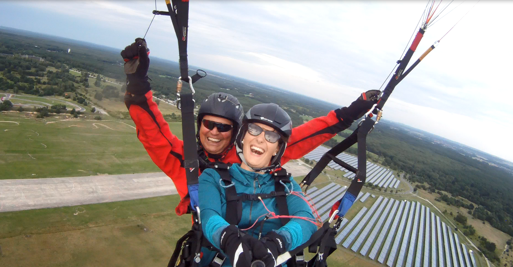 assets/images/activities/niedergoersdorf-gleitschirm-tandemflug/Bea%20Tandem%202-1150x686x90.PNG