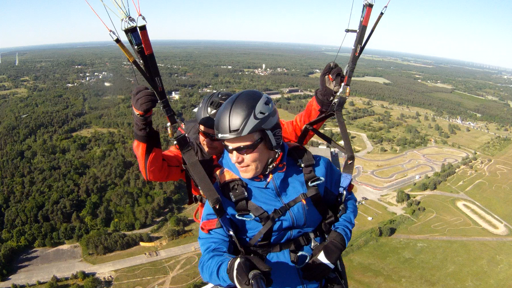assets/images/activities/niedergoersdorf-gleitschirm-tandemflug/Lars-270x200x90.png