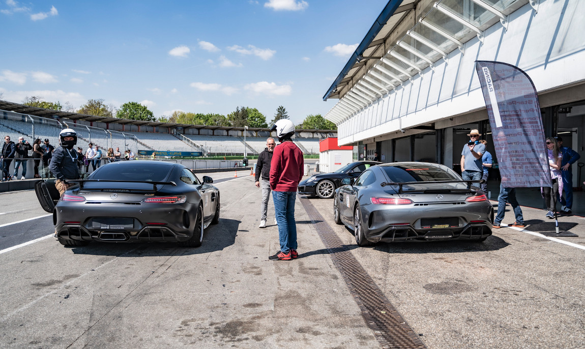 assets/images/activities/nordschleife-1-runde-renntaxi-mercedes-amg-gts/bear_0004__DSC0217-1150x686x90.jpg