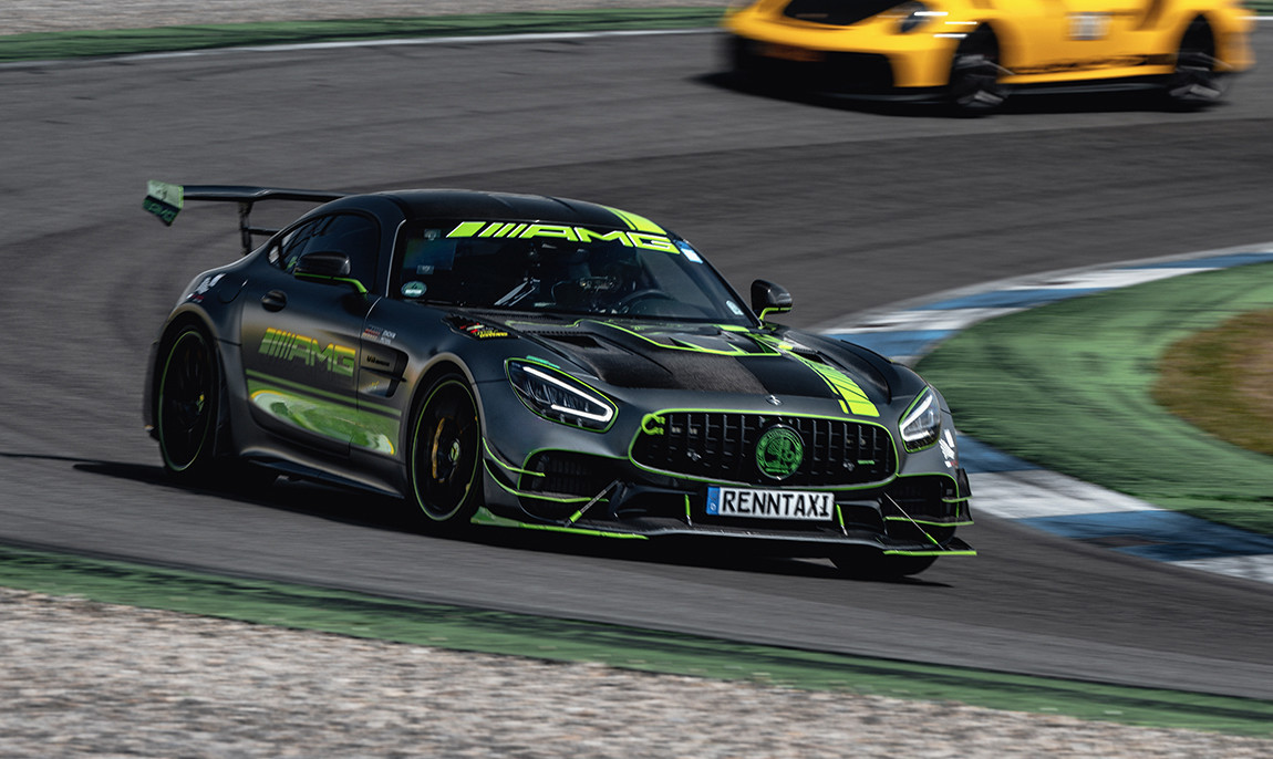 assets/images/activities/nuerburgring-mercedes-amg-gt-r-pro/bear_0002_MC-Renntaxi48von54-1150x686x90.jpg
