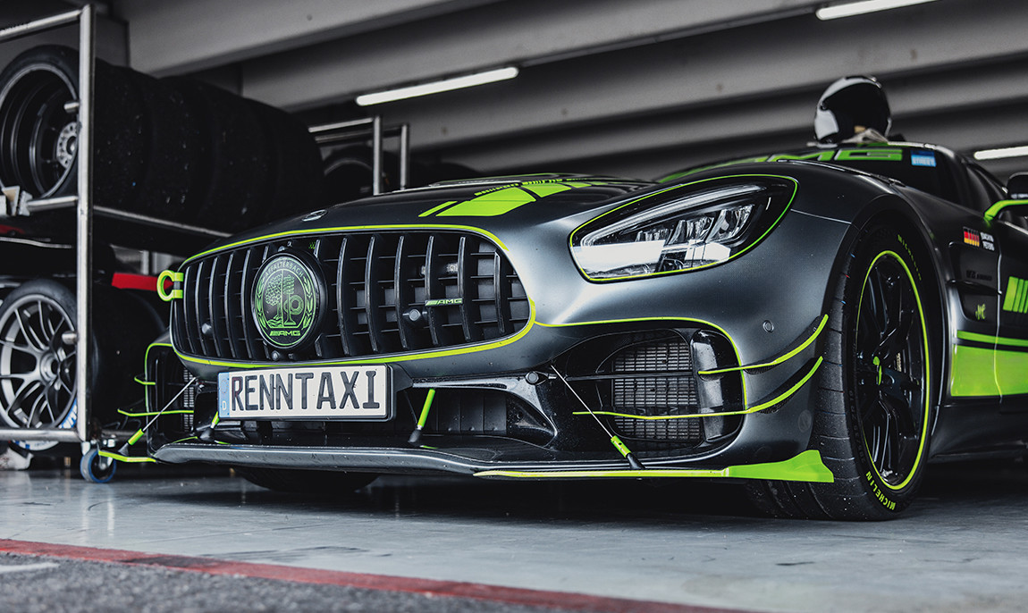 assets/images/activities/nuerburgring-mercedes-amg-gt-r-pro/bear_0011_MC-Renntaxi%20(22%20von%2054)-1150x686x90.jpg