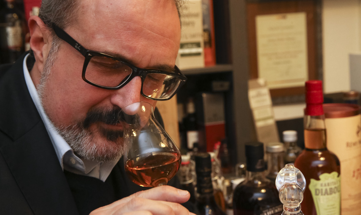 assets/images/activities/online-2-std-onlinewhiskytasting-fuer-kenner-von-zuhause/Juergen%20Deibel-1150x686x90.jpg