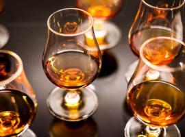 assets/images/activities/online-2-std-onlinewhiskytasting-fuer-kenner-von-zuhause/whisky-tasting-zu-hause-buchen-270x200x90.jpg
