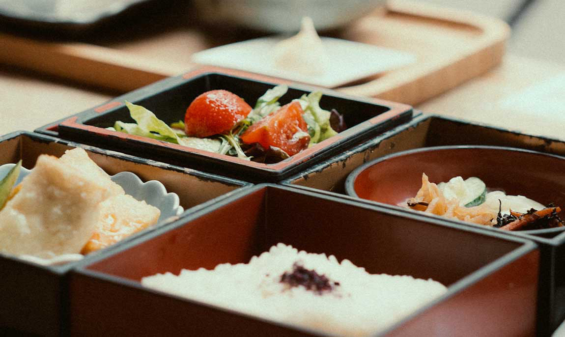 assets/images/activities/online-bei-ihnen-zu-hause-3-std-japanischer-kochkurs-bento-lunchbox/bento-2-1150x686x90.jpg