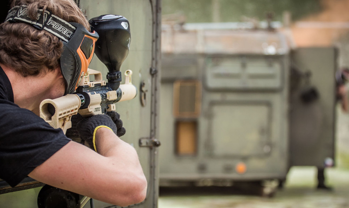 assets/images/activities/paintball-spielen-mechernich/1280_0003_playpaintball-battlefield-krasse-paintball-action-battlefield-gruppen-betriebsausflug-1150x686x90.jpg