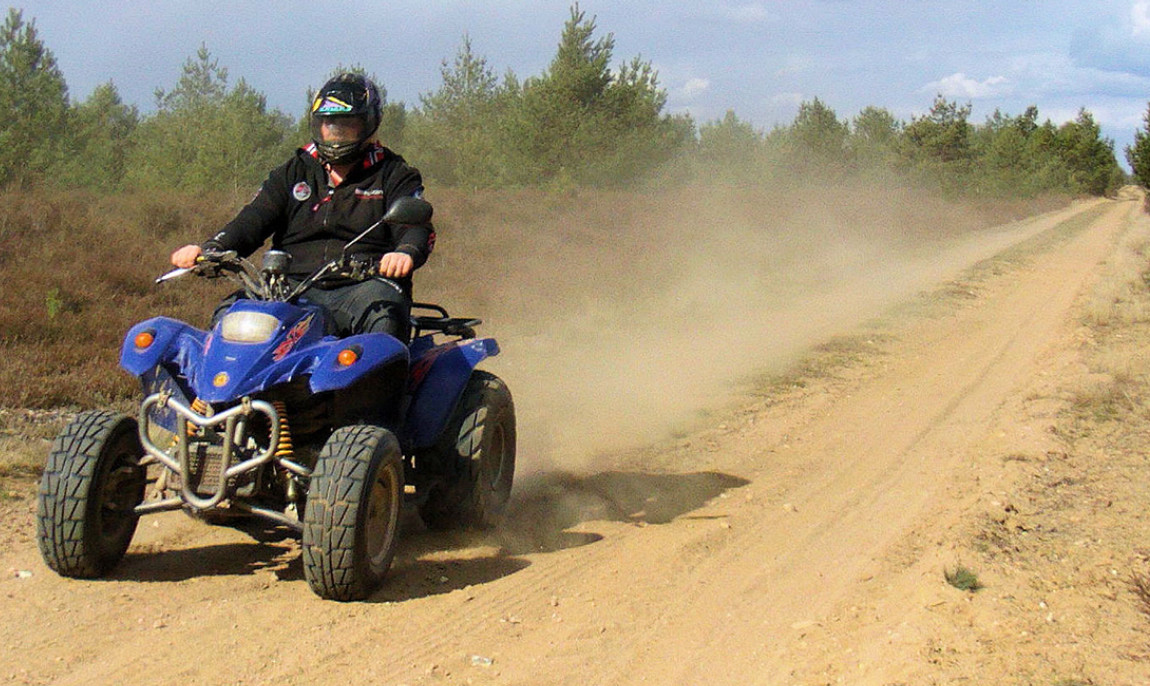 assets/images/activities/quad-tour-in-luebz-mecklenburg-vorpommern/1280_0006_QuadaufSandweg1-1150x686x90.jpg