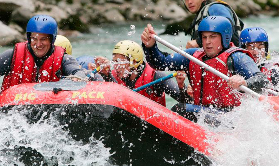 assets/images/activities/raftingtour-bad-reichenhall-halbtagestour/1280_0005_Rafting%206-1150x686x90.jpg