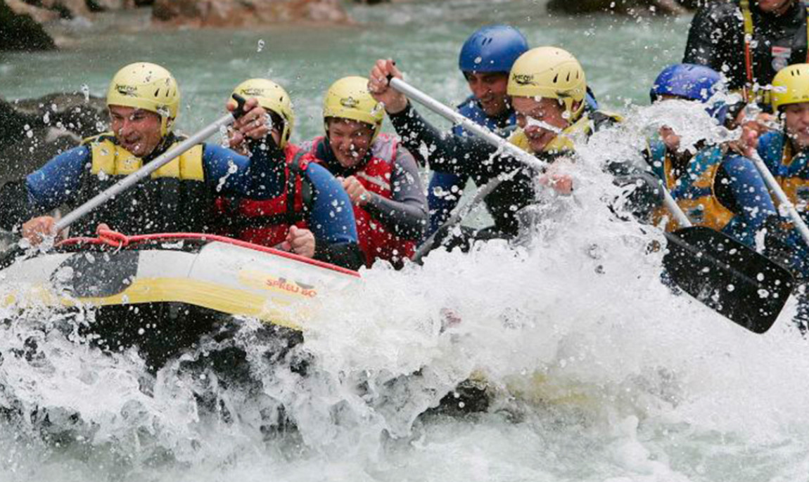 assets/images/activities/raftingtour-bad-reichenhall-halbtagestour/1280_0008_Rafting%203-1150x686x90.jpg