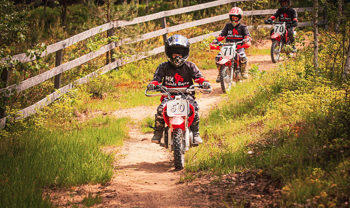 assets/images/activities/regen-motocross-fahren-fuer-kinder/bear_0004_IMG_9269.jpg