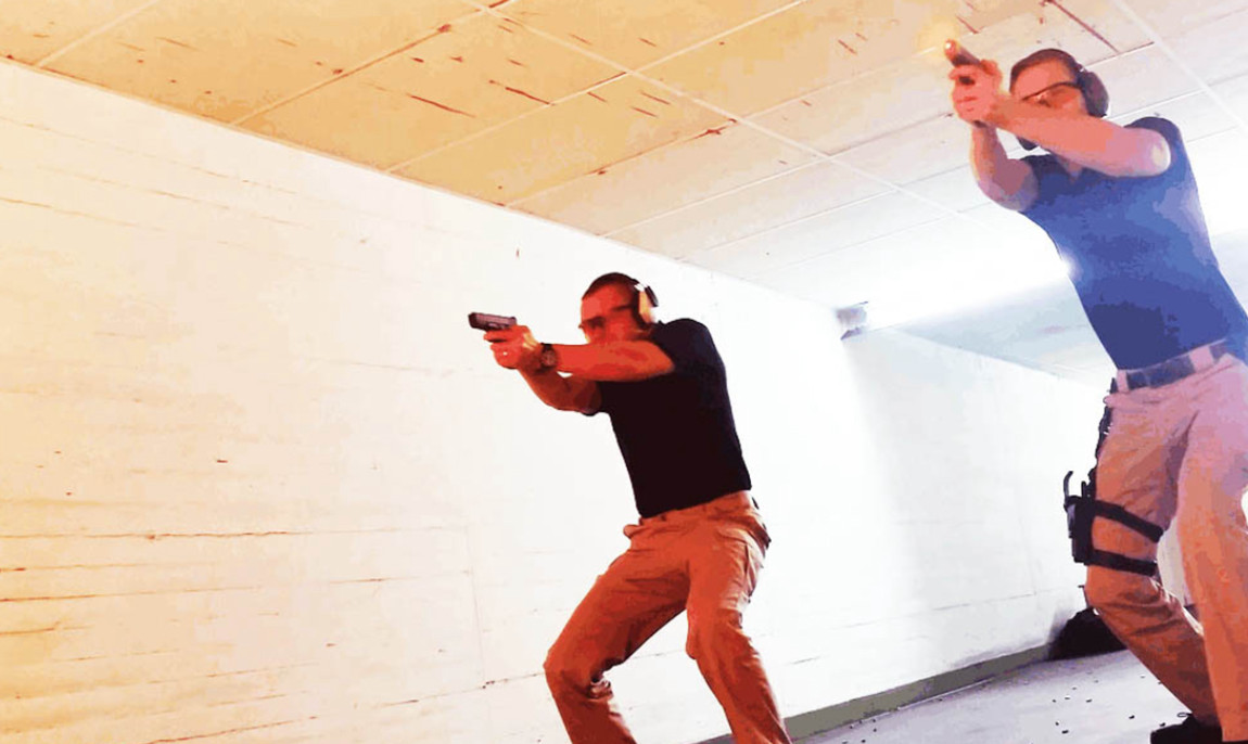assets/images/activities/rosenheim-schiesstraining-pistole-glock-19-9mm-luger/1280_0001_Einweisung%20von%20Profis-1150x686x90.jpg