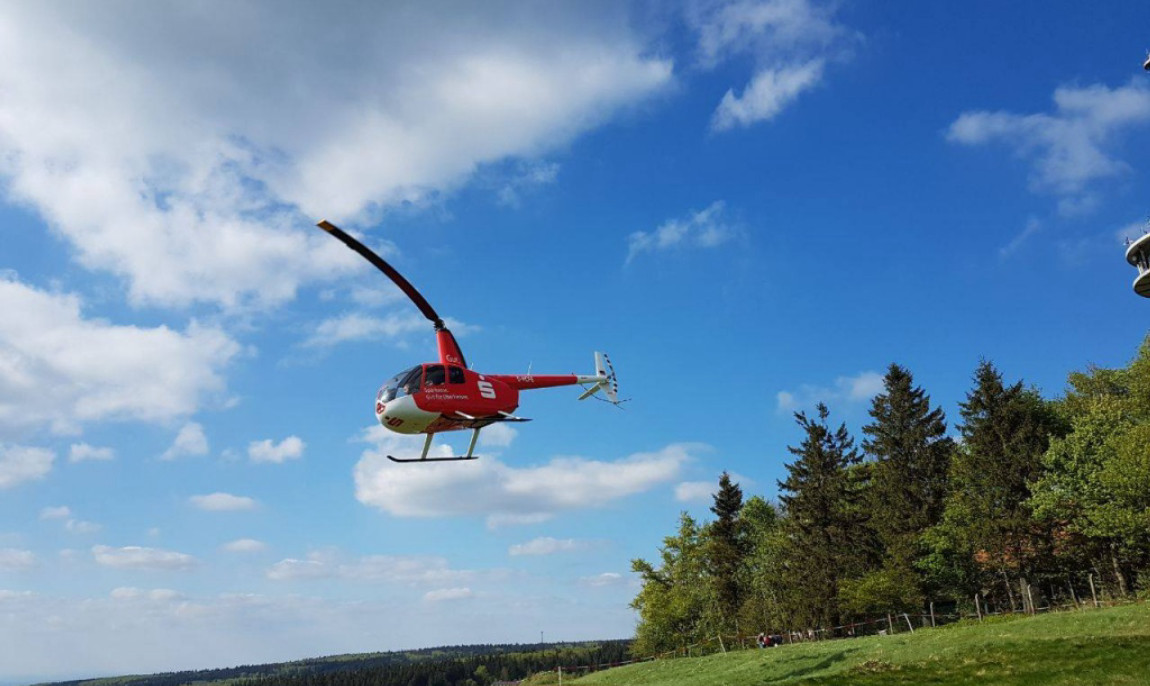 assets/images/activities/rosenthal-20-min-helikopter-rundflug/preview_31693048_833393490179617_4765833562911932416_o-1150x686x90.jpg