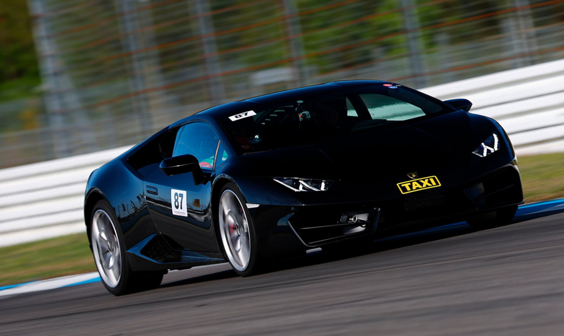 assets/images/activities/salzburgring-2-runden-renntaxi-lamborghini-huracan/1280_0002_Lambo1-1150x686x90.jpg