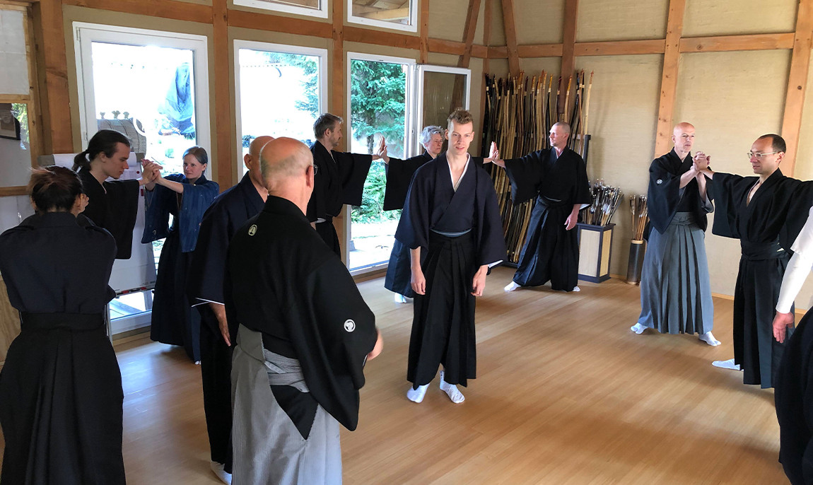 assets/images/activities/schwalmtal-25-std-japanisches-zenbogenschiessen/kam-bud-2-1150x686x90.jpg