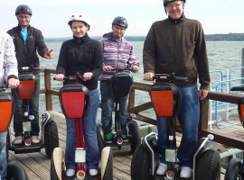 assets/images/activities/segway-tour-bad-saarow/1280_0005_6%20Ga%CC%88ste%20auf%20Steg%20Wendisch%20Rietz-270x200x90.jpg