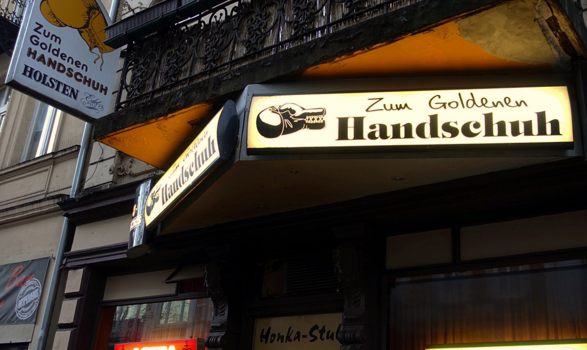assets/images/activities/st-pauli-stadtfuehrung-reeperbahn-lust-und-laster/goldenerHandschuh-1150x686x90.jpg