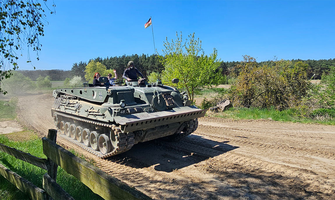 assets/images/activities/steinhoefel-leopard-1-bergepanzer-fuer-zwei/pan-wer-5-1150x686x90.jpg