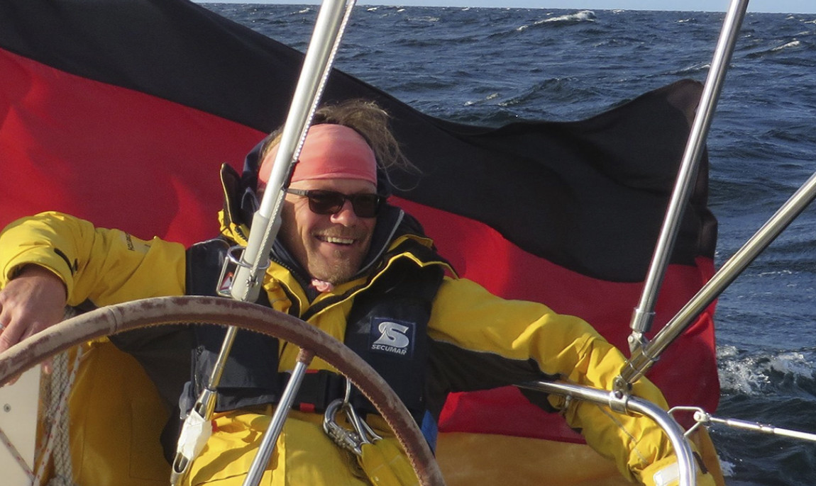 assets/images/activities/stralsund-segel-tagestoern-nach-hiddensee/1280_0000_Skipper%20Steffen-1150x686x90.jpg