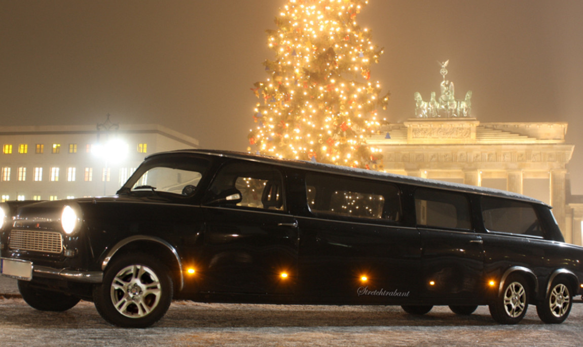 assets/images/activities/trabant-xxl-stretchlimousine-mieten-in-berlin/1280_0000_Weihnacht%20Brandenburger%20Tor%20Schwarz-1150x686x90.jpg