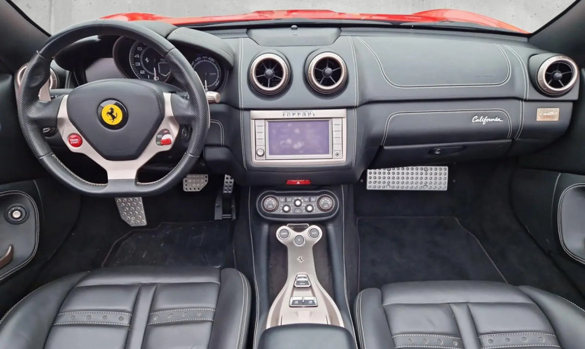assets/images/activities/train-60-min-ferrari-california-selber-fahren/_0002_Ferrari-20-1150x686x90.jpg
