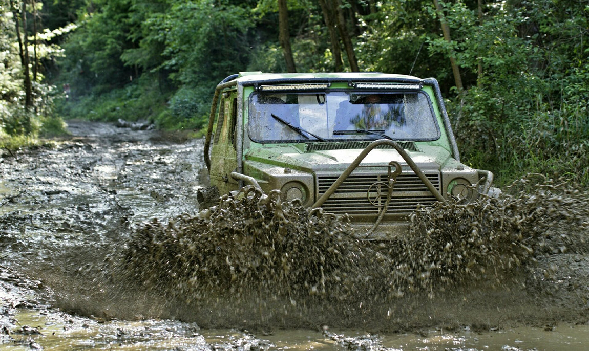 assets/images/activities/voitsberg-oesterreich-60-min-mercedesbenz-g-trophyfahrzeug-offroad-selber-fahren/offroad-kraw-5-1150x686x90.jpg