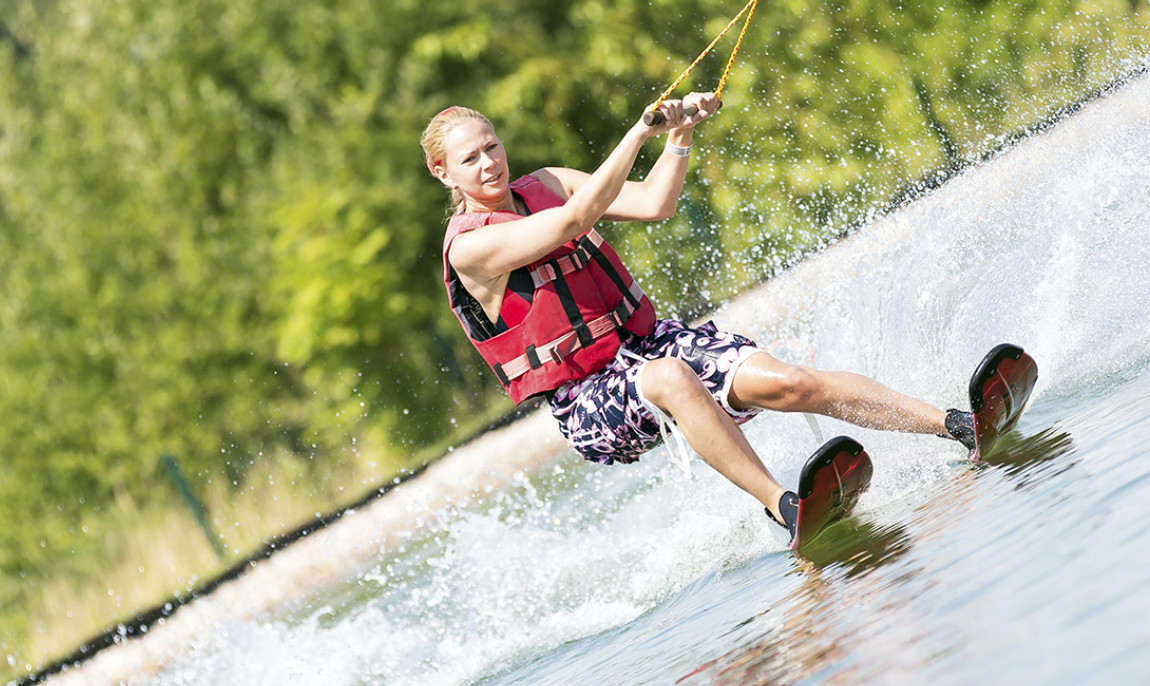 assets/images/activities/wasserski-fahren-auf-dem-heeder-see-in-heede-raum-oldenburg/1280_0004_Fotolia_68117813_Subscription_XL-1150x686x90.jpg