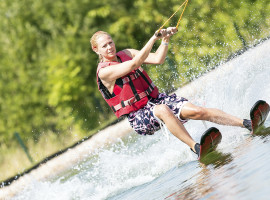 assets/images/activities/wasserski-fahren-auf-dem-heeder-see-in-heede-raum-oldenburg/1280_0004_Fotolia_68117813_Subscription_XL-270x200x90.jpg