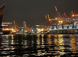 assets/images/activities/wedel-segeltoern-die-elbe-bei-nacht/Elb-Nacht-wedel-3-270x200x90.jpg
