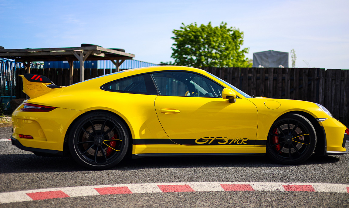 assets/images/activities/zandvoort-2-runden-porsche-gt3-mr-selber-fahren/Porsche%20GT3-8-1150x686x90.jpg