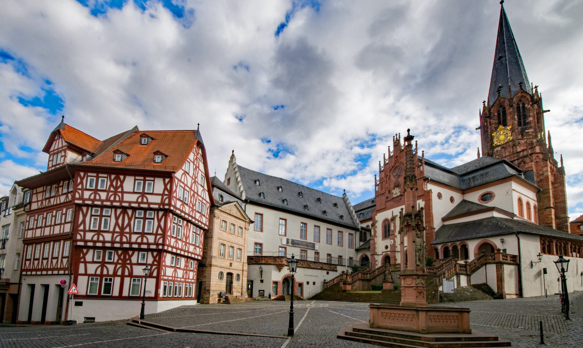 assets/images/categories/rundfluege-aschaffenburg/collegiate-basilica-2115238_1920-1150x686x90.jpg